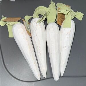 Nwt set of 4/ wood easter carrot with cloth top T9